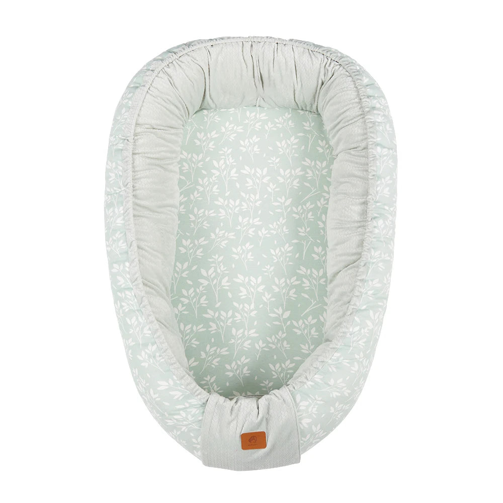 reducteur-de-lit-pour-bebe-pratique-herbe