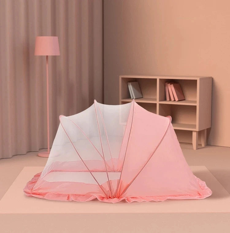 moustiquaire-lit-bébé-rose
