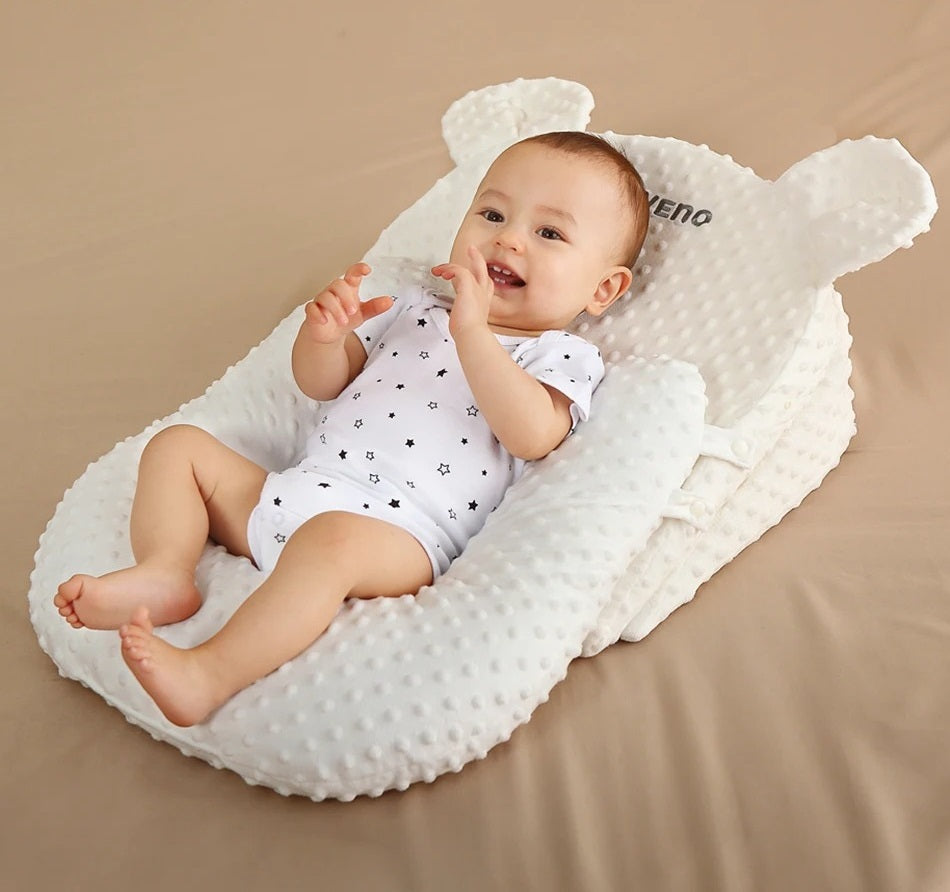 reducteur-de-lit-pour-bebe-douceur-parents-heureux
