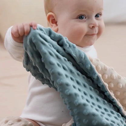 couverture-bébé-polaire-chaude-heureux